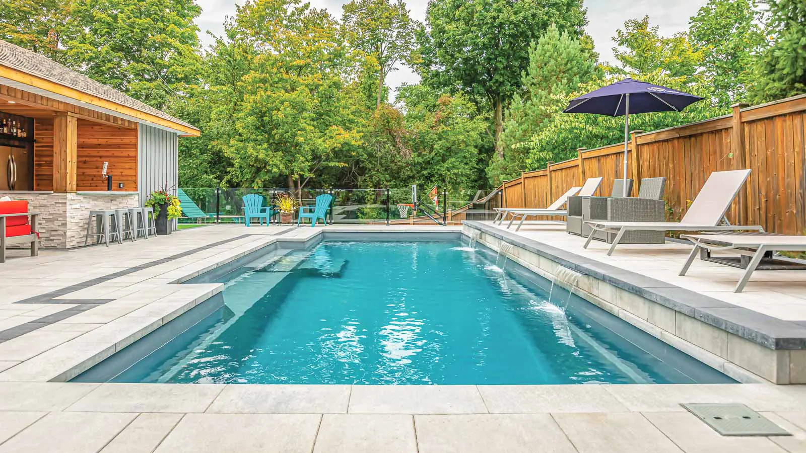 The Elegance™, a fiberglass pool design manufactured by Leisure Pools